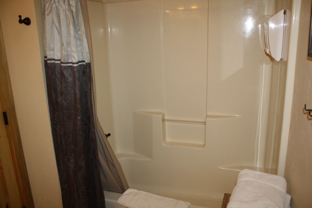 The Historic Wapiti Lodge - photo 114