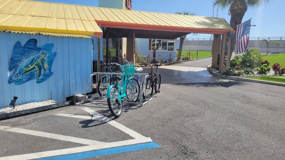 Kon Tiki Inn - photo 44