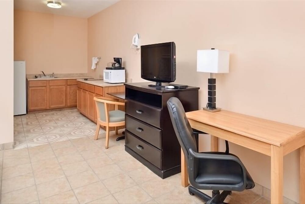La Bonita Inn And Suites - photo 8