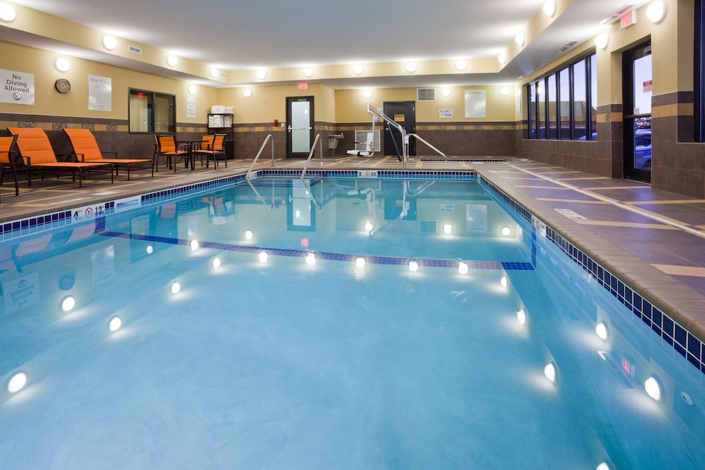 Holiday Inn Express Hotel & Suites Fort Dodge by IHG - photo 24