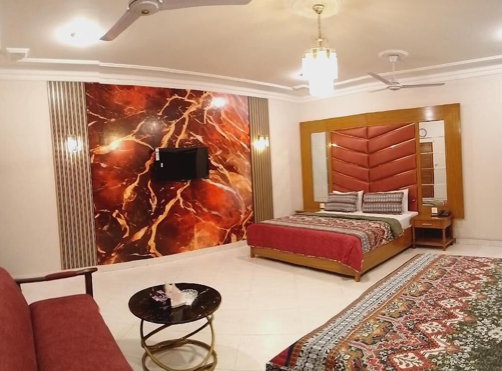 Travel Lodge Clifton — 4-Star Luxury Hotel in Karachi, Pakistan