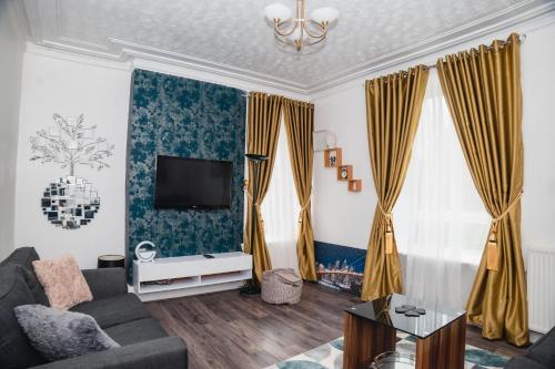 Entire Fabulous 2Bedroom First Floor Flat Located Within Close Proximity to City Centre & University of Aberdeen with Private Parking — 4-Star Luxury Hotel in Aberdeen, United Kingdom