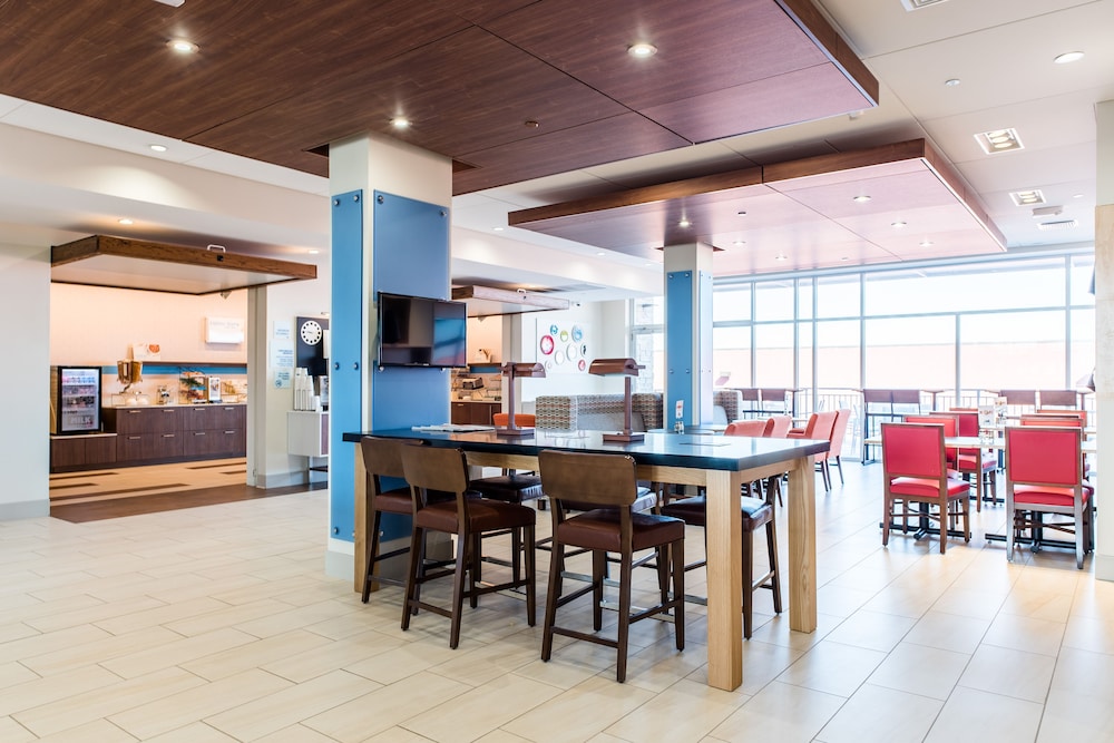 Holiday Inn Express & Suites Madison by IHG - photo 53