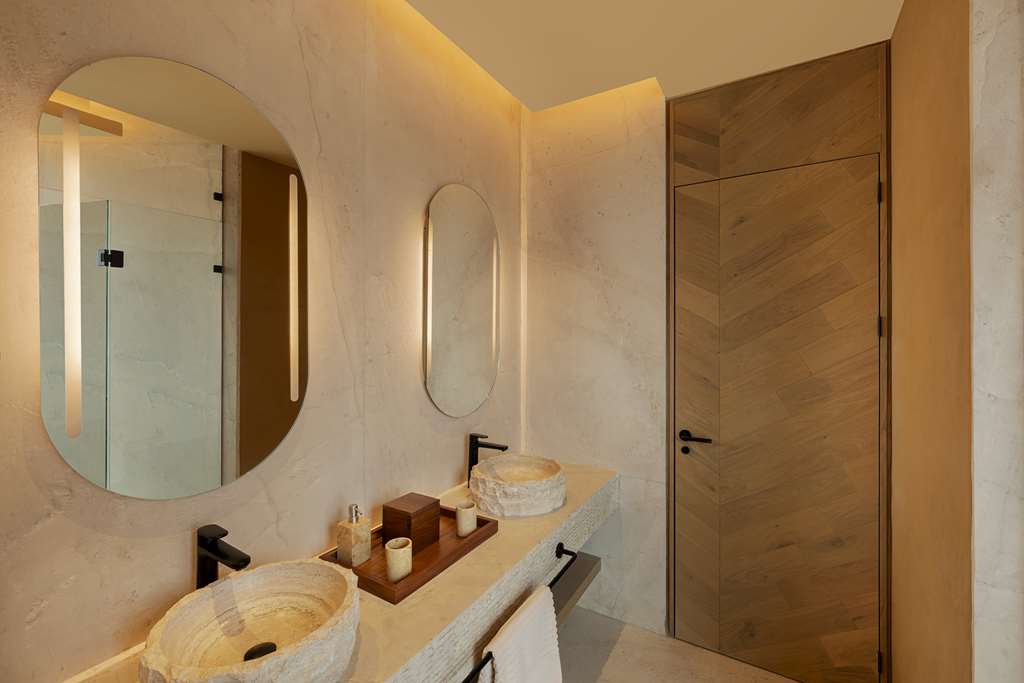 Banyan Tree Veya Bathroom