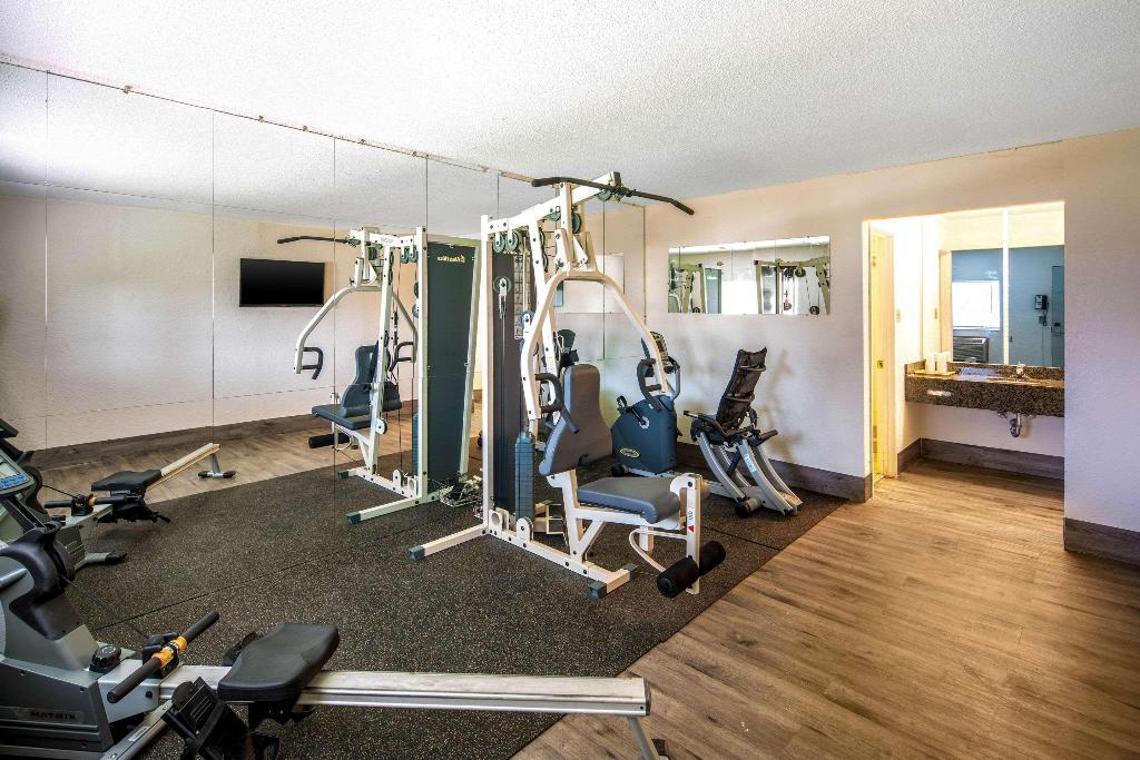 Econo Lodge Inn & Suites Spokane - photo 17