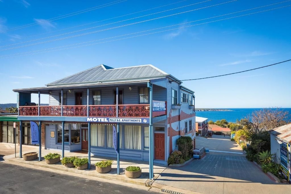 Heritage House Motel & Units — 4-Star Luxury Hotel in Eden, Australia