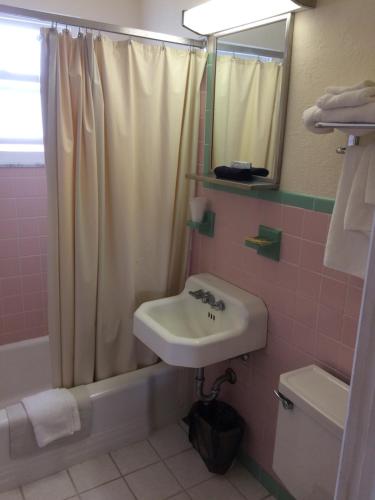 Crystal Sands Motel - photo 31