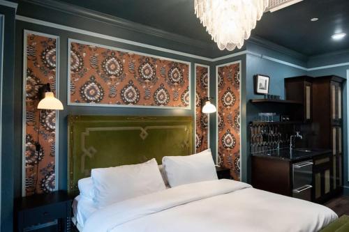 The Gas Lamp Hotel 1BR Adams - photo 17