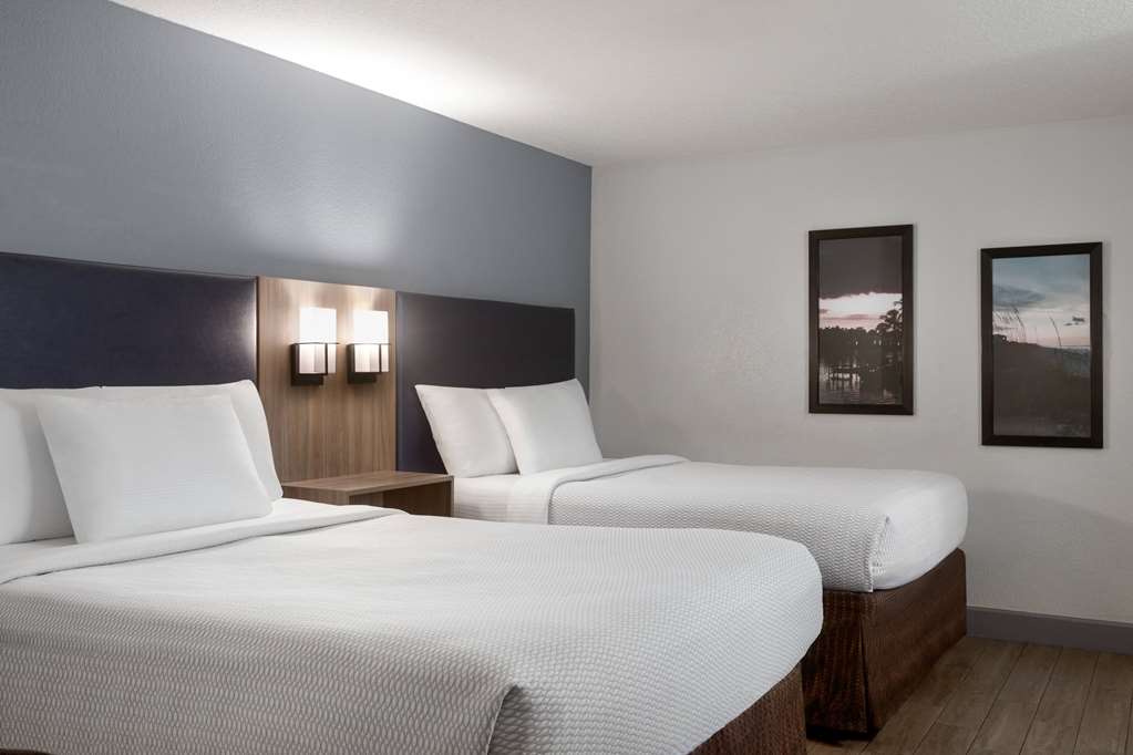 La Quinta Inn & Suites by Wyndham Oceanfront Daytona Beach - photo 27