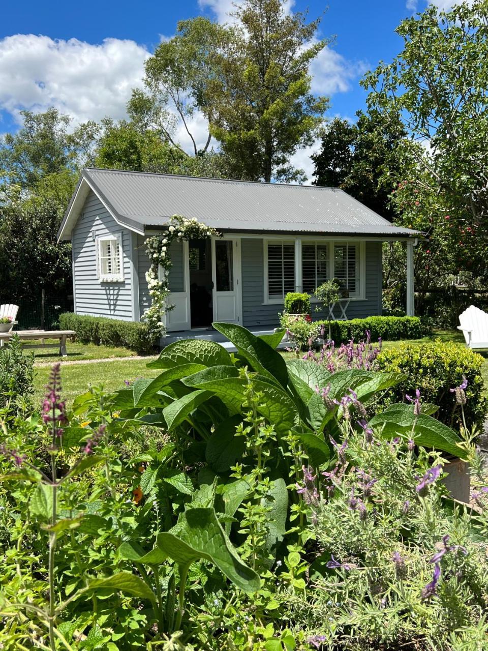 Gardeners' Cottage — 4-Star Luxury Hotel in Hamilton, New Zealand
