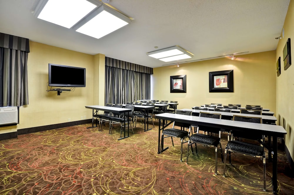 Hampton Inn Memphis Poplar - photo 35