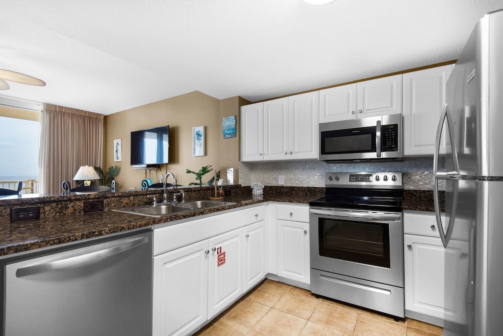 Majestic Beach Towers 1 1313 - photo 2