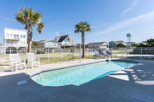 Conch Out by Oak Island Accommodations - photo 34