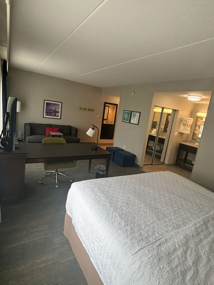 Hampton Inn & Suites Baltimore Woodlawn - photo 4