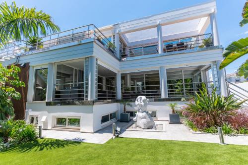 Villa Marbella Playa San Pedro — 4-Star Luxury Hotel in Marbella, Spain