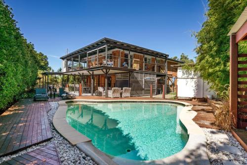 Battery Hill Pet Friendly Poolside Paradise — Caloundra