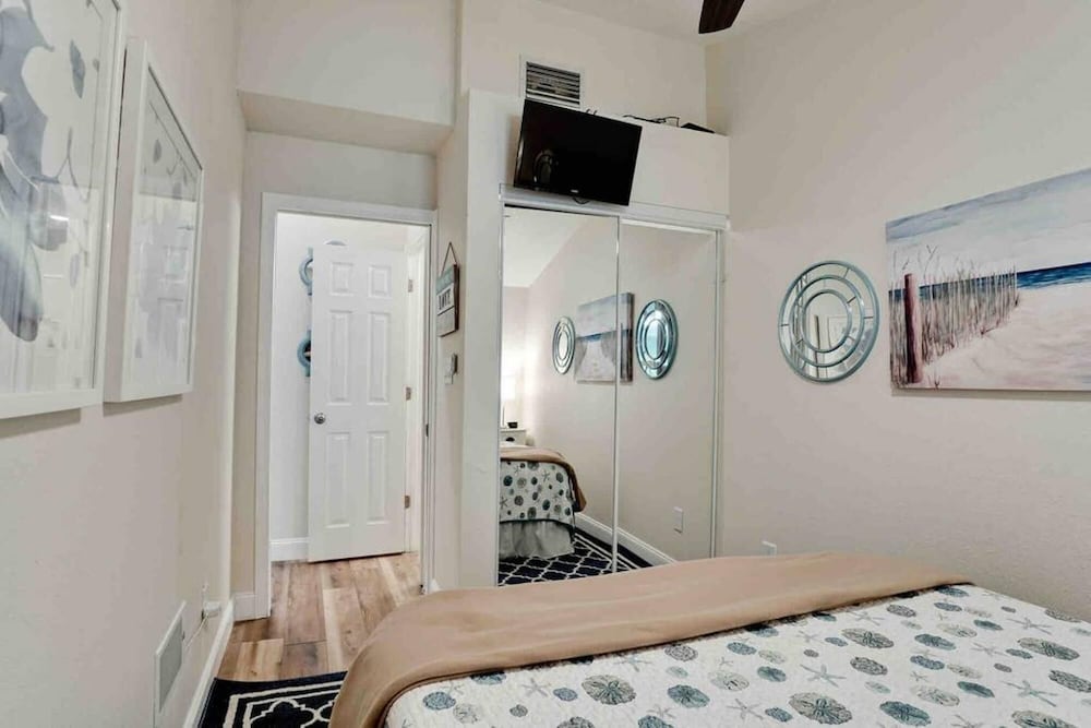 Waterfront Studio with Pool on Manasota Key - photo 14