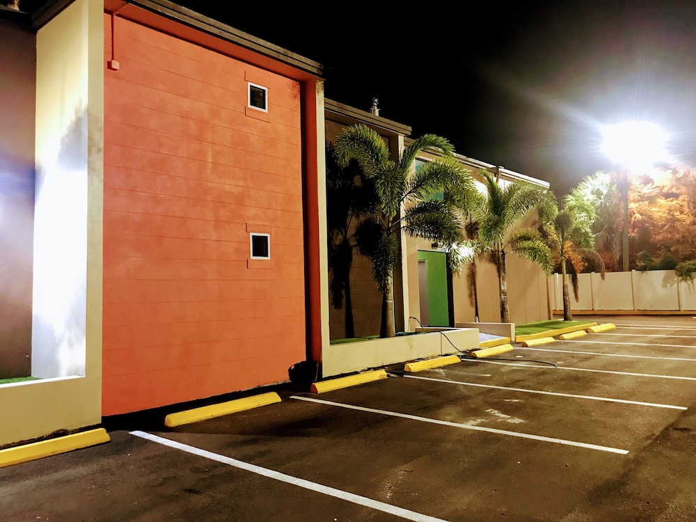 Tropical Inn & Suites - photo 58