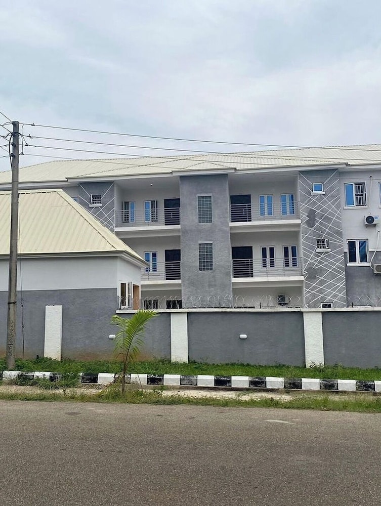 2 Streams Shortlet Apartment — 4-Star Luxury Hotel in Abuja, Nigeria