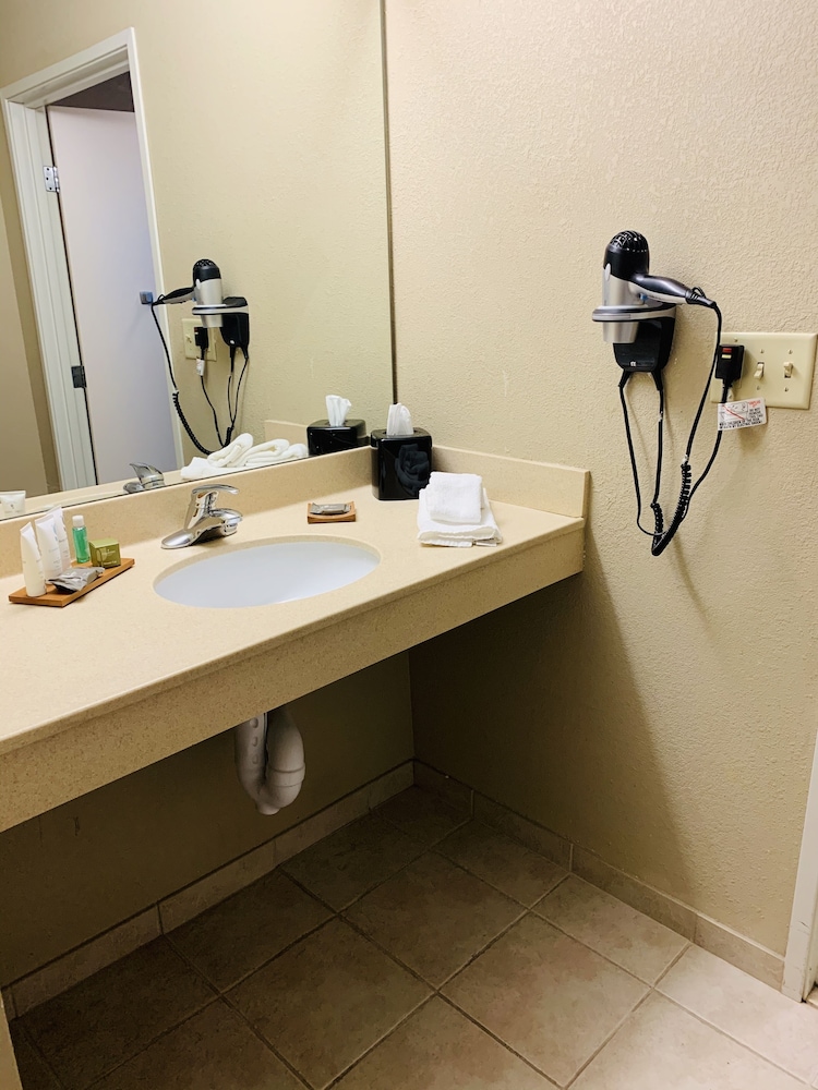 Country Inn & Suites by Radisson Ithaca NY - photo 23