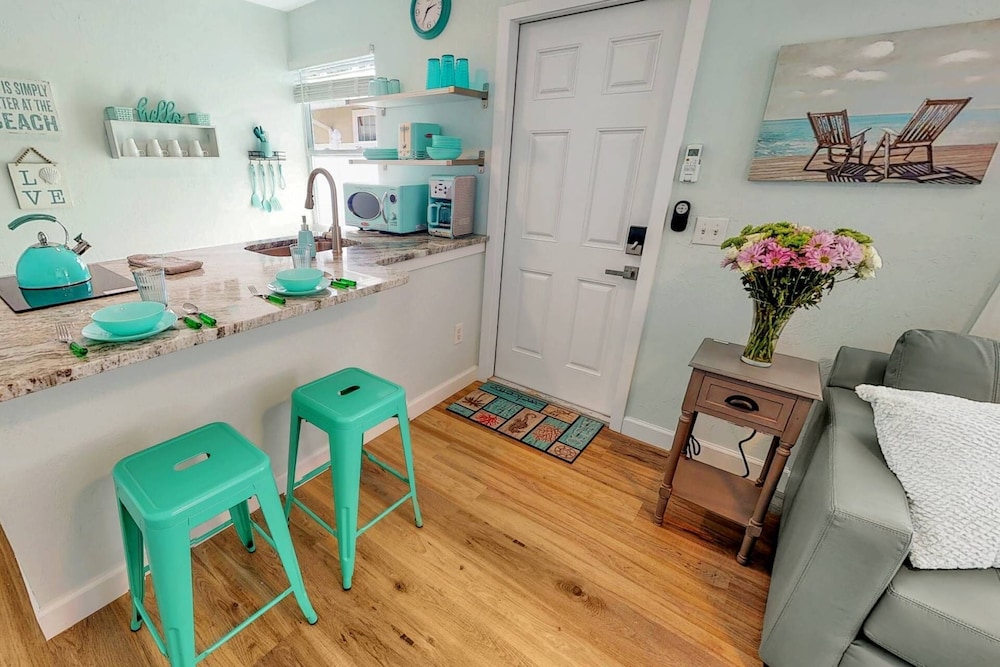 Modern Grove Duplex Unit B in Sarasota, United States