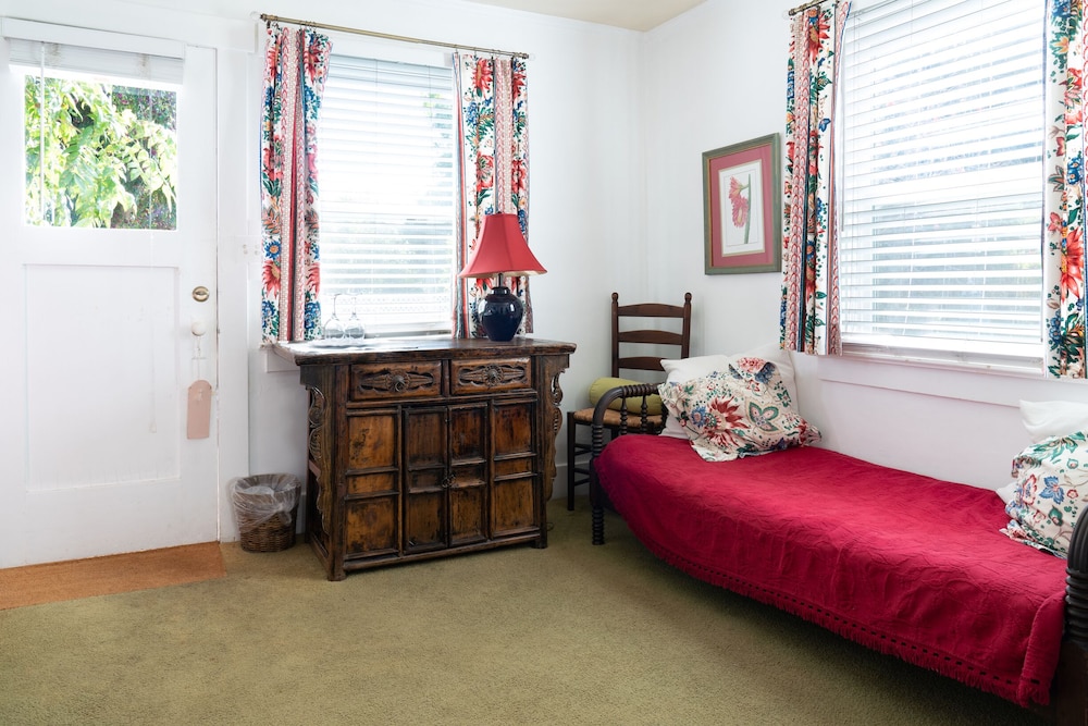Secret Garden Inn and Cottages - photo 19