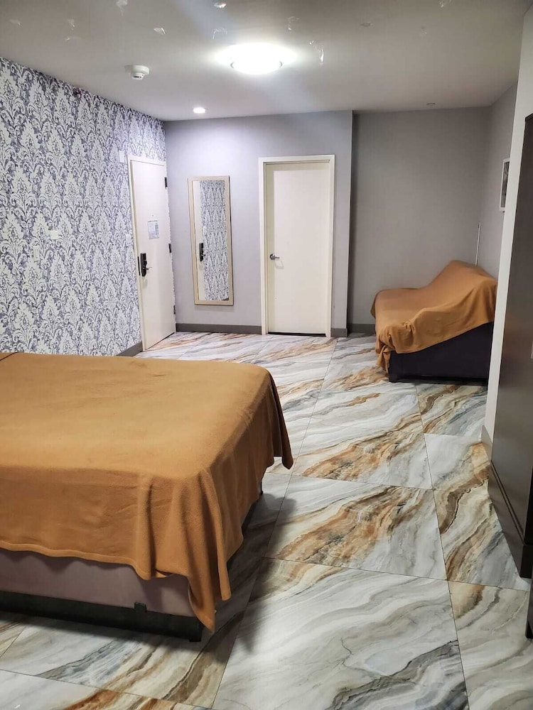 The Essence Hotel At Jfk - photo 6