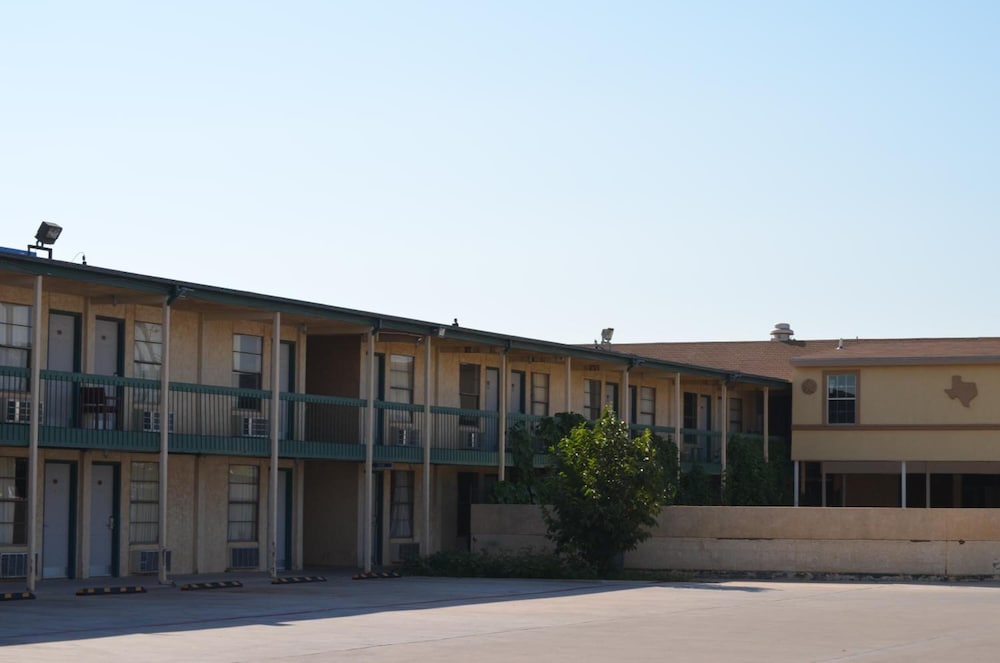 Plaza Inn Big Spring - photo 38