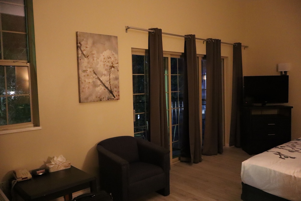Black Canyon Motel - photo 13