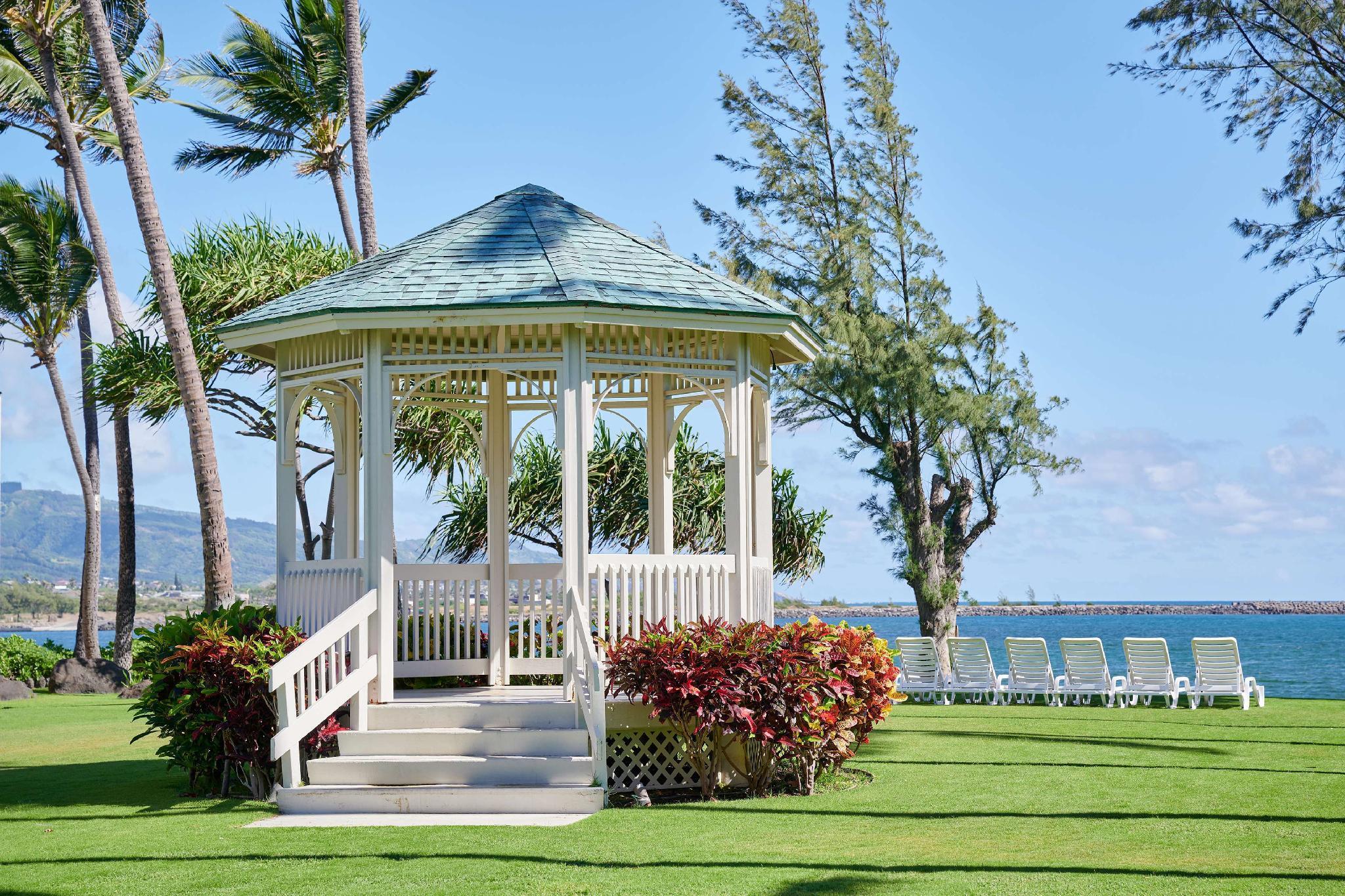 Maui Beach Hotel - photo 22