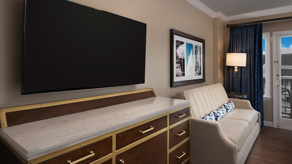 Disney's Yacht Club Resort - photo 6