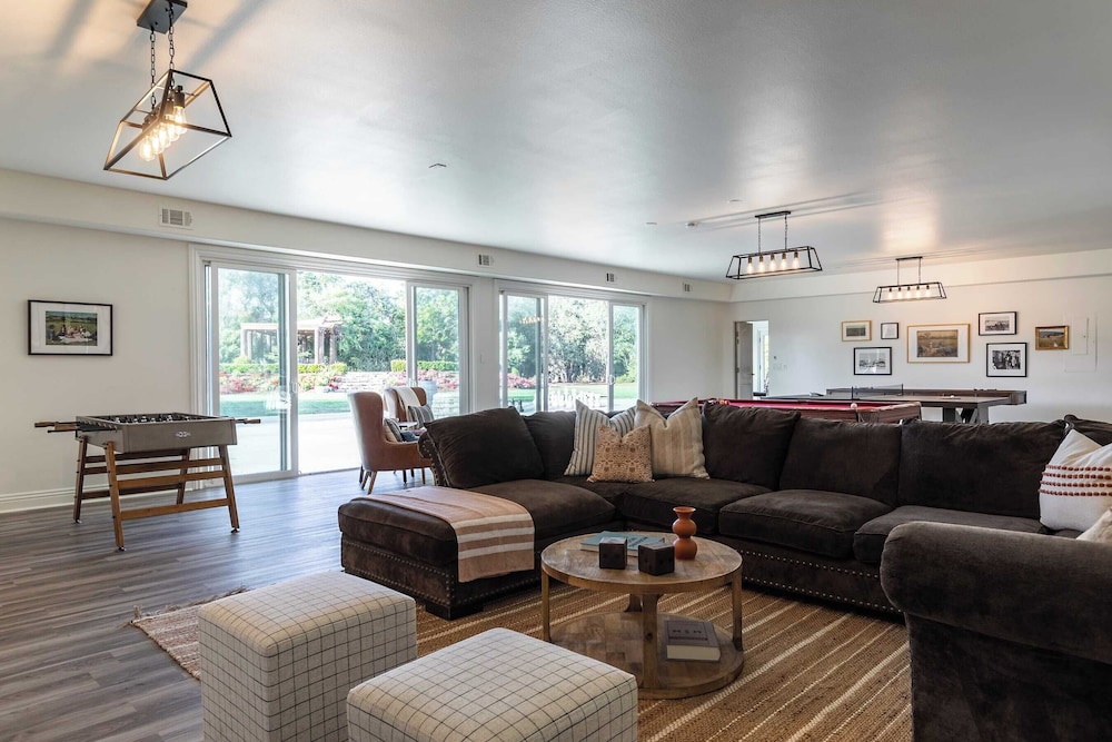 Sleeps 20 Vineyard Estate w Resort Pool Spa Game Room Wilson Creek Manor by AvantStay - photo 14