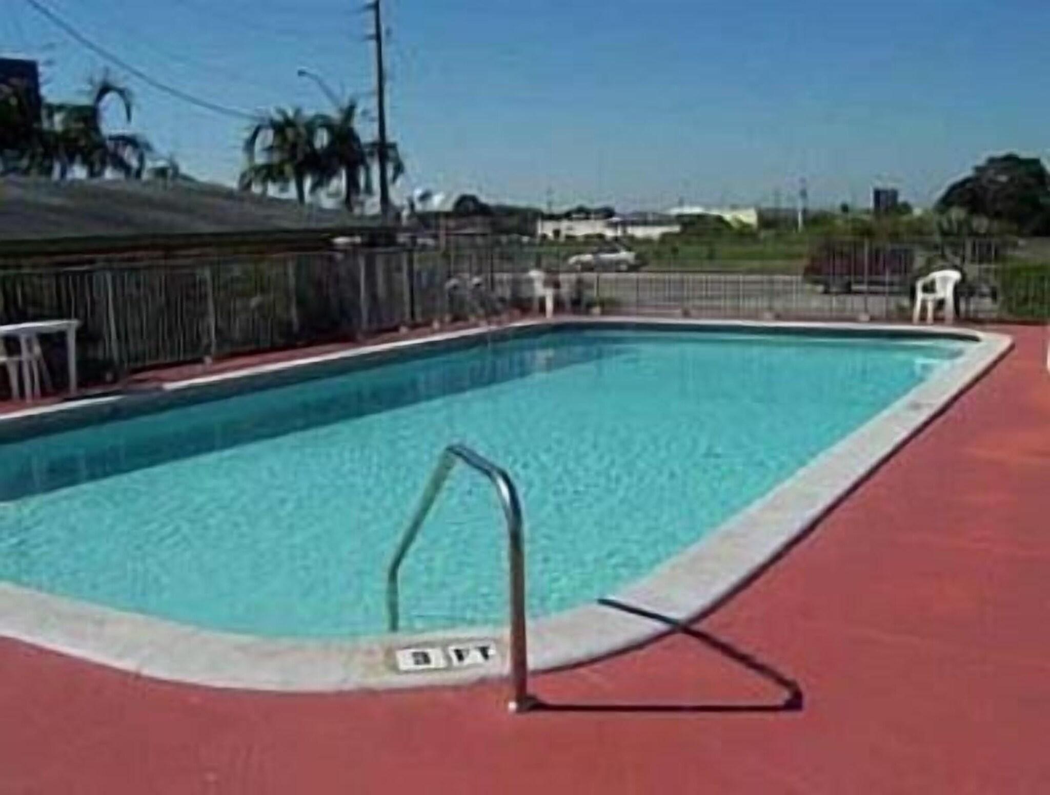 Econo Lodge Inn & Suites Florida City - photo 15