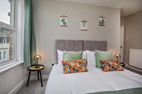 Kitson House Sea Views Old Town 5 min Walk to Beach Street Parking