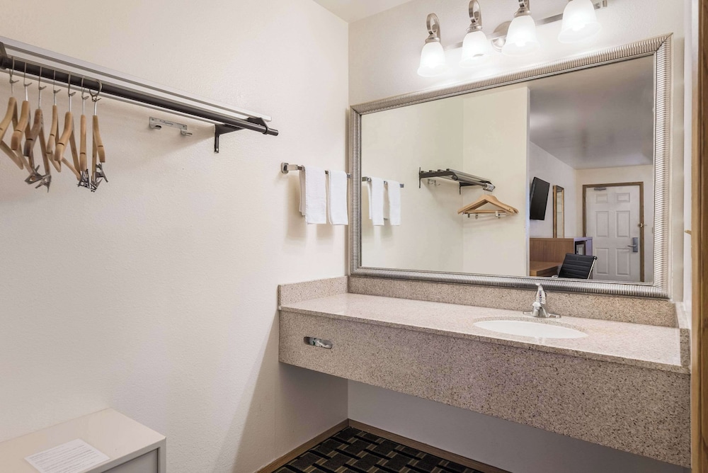 Quality Inn Near Fort Hunter Liggett - photo 20