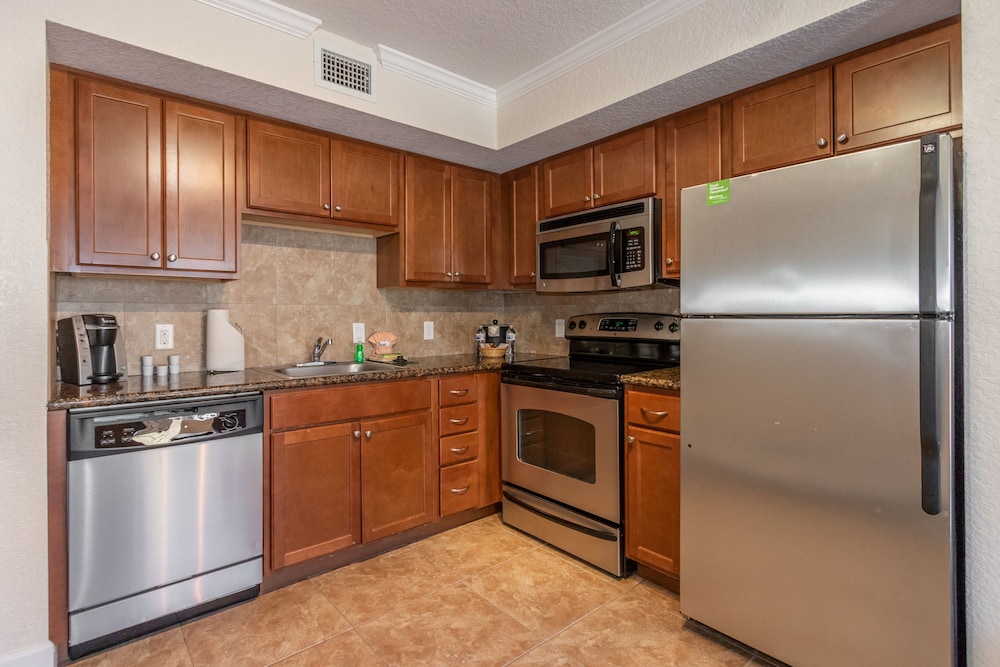 Coconut Cove All Suite Hotel - photo 5