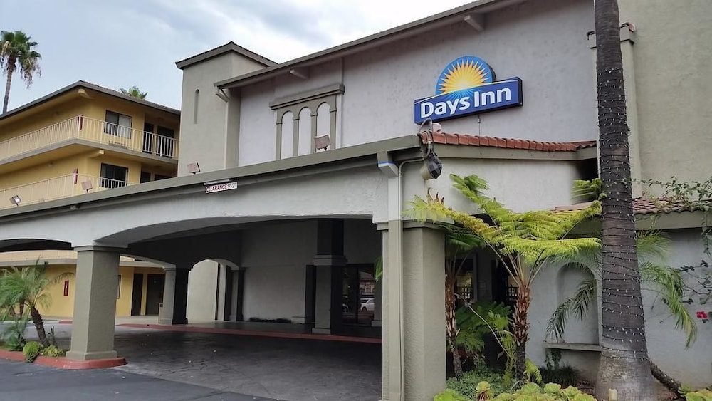 Days Inn by Wyndham Buena Park - photo 2