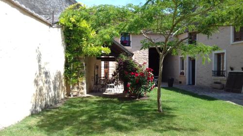 Ilot Bonheur - carbon neutral hotel in Unknown City