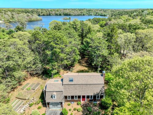 Private Lake Access Great for Families — 4-Star Luxury Hotel in Orleans, United States