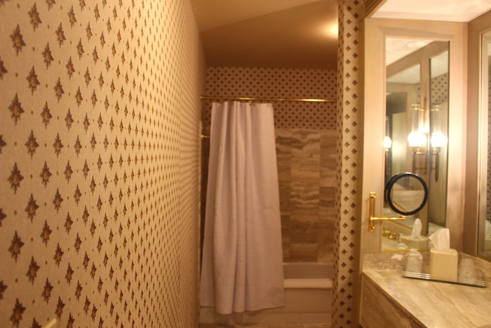 Roberts Riverwalk Urban Resort Hotel - photo 45