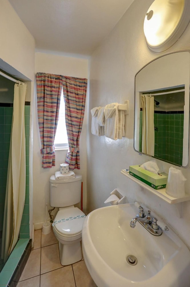 Richard's Motel Extended Stay - photo 90