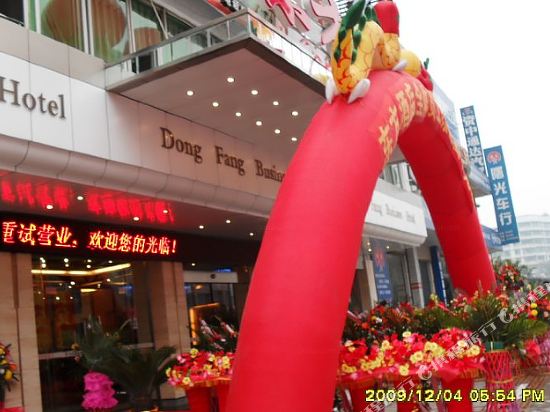 East Hotel — hotel in Chonglong