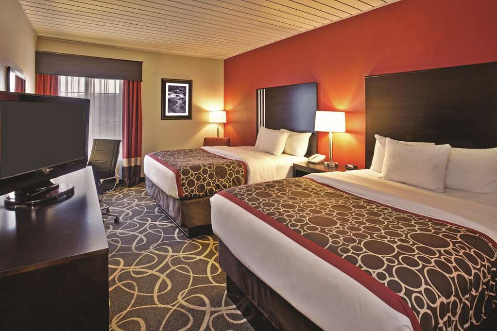 La Quinta Inn & Suites by Wyndham Elkview Charleston NE - photo 11