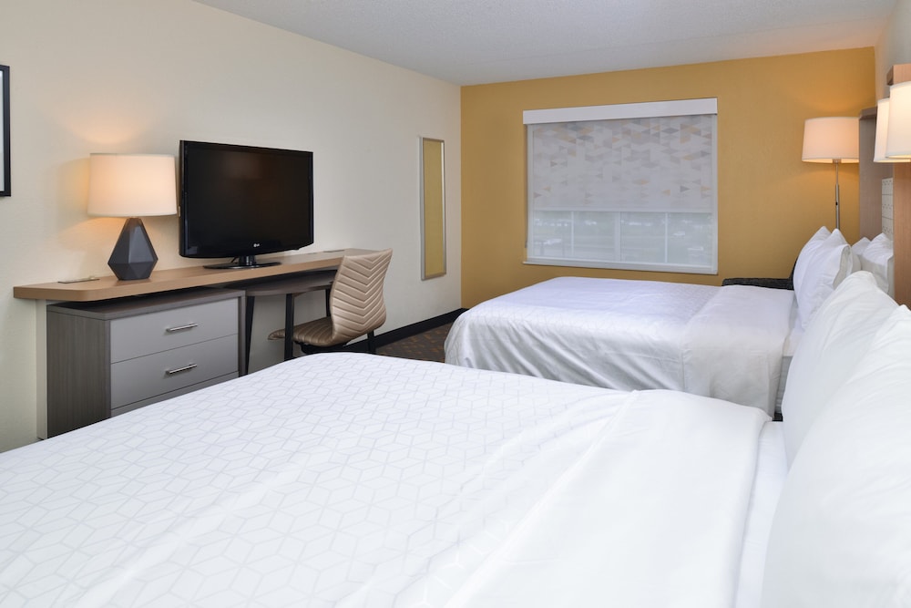 Holiday Inn Hotel & Suites Overland Park Convention Center - photo 17