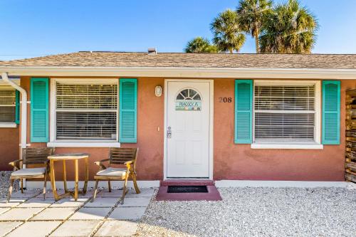 Holmes Beach Bungalow A — 4-Star Luxury Hotel in Holmes Beach, United States
