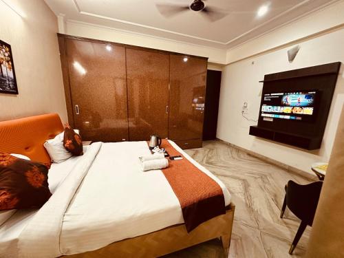 JPM Suites Noida 70 - last minute hotel in Noida