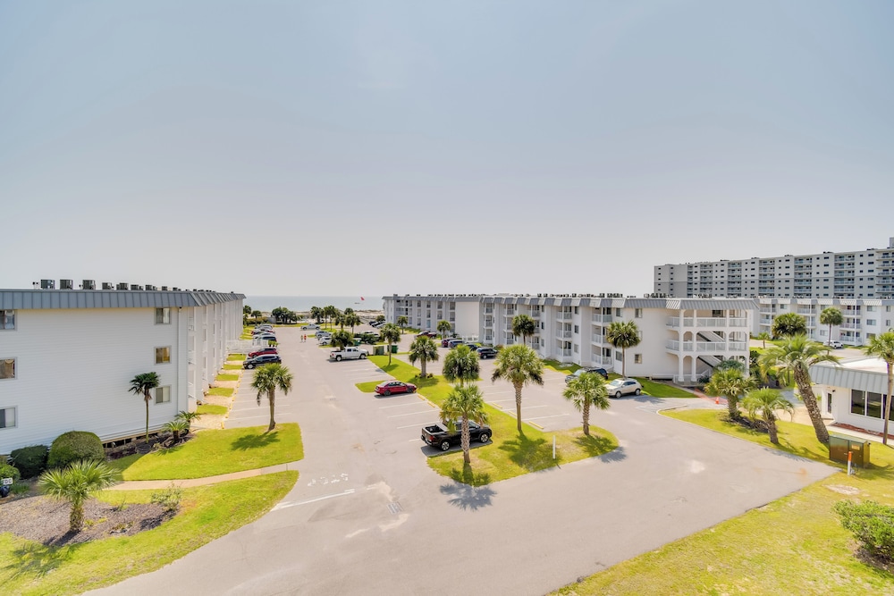 Resort Perks: Gulf Shores Beach inspired Condo - photo 12