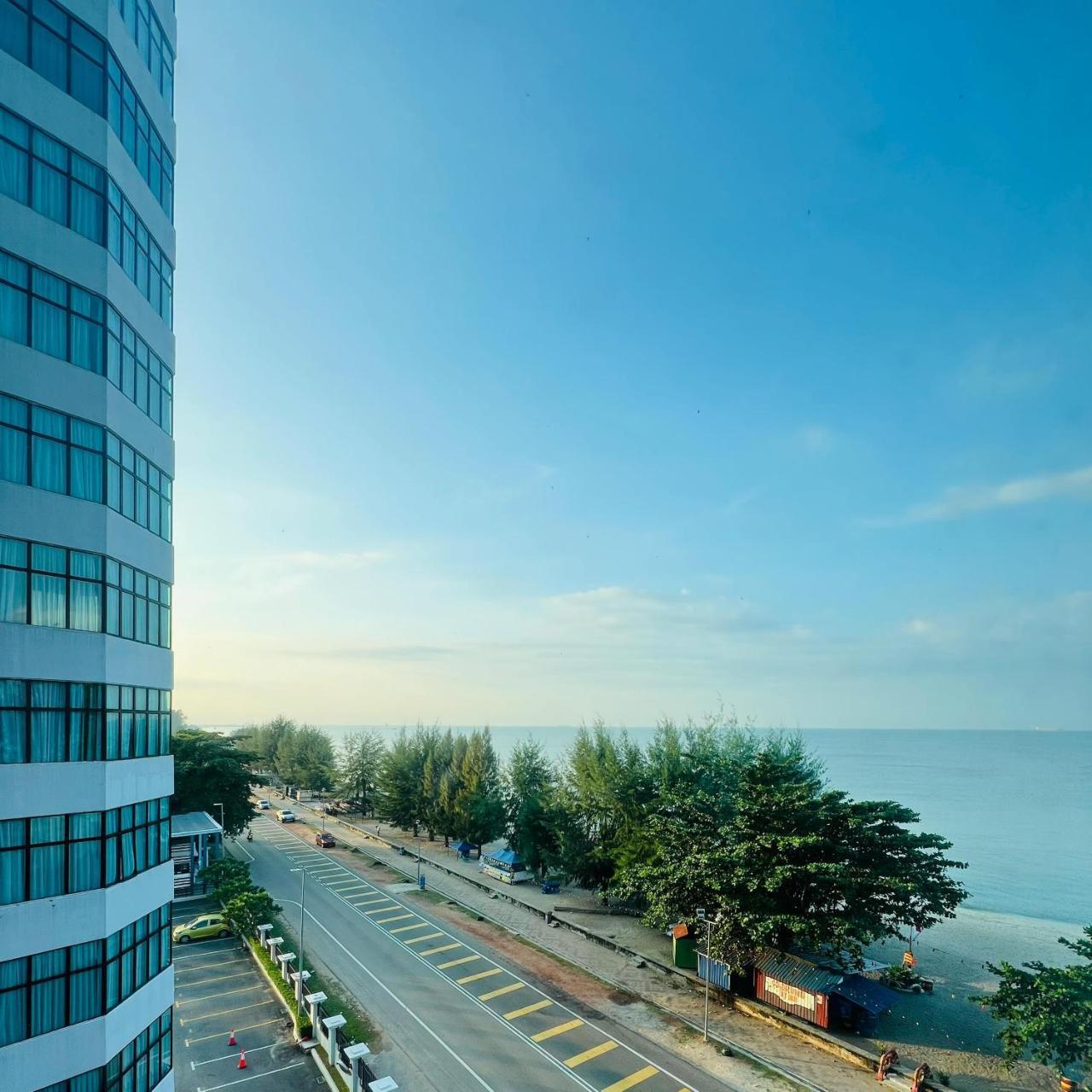 Melaka Seaview Puteri Beach Mutiara Beach Resort — 4-Star Luxury Hotel in Malacca, Malaysia