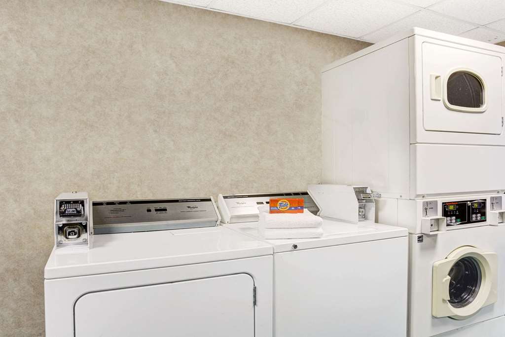 Days Inn by Wyndham Newport News City Center Oyster Point - photo 13