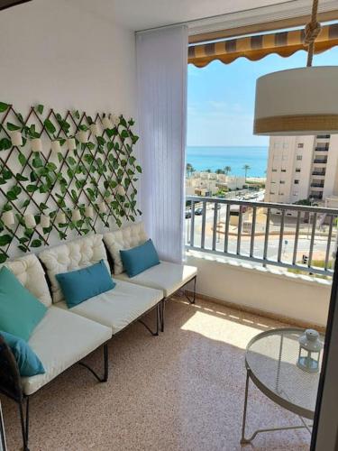Sunny spacious 3 bedroom apartment with seaview — 4-Star Luxury Hotel in Villajoyosa, Spain